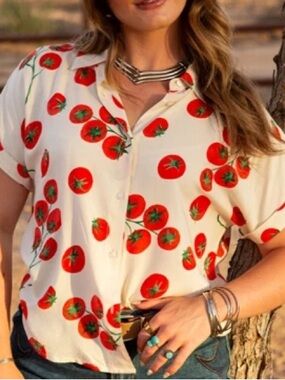 Cotton & Rye Tomato Heirloom Cowgirl Button Up Blouse Tomatoes on Vine Medium